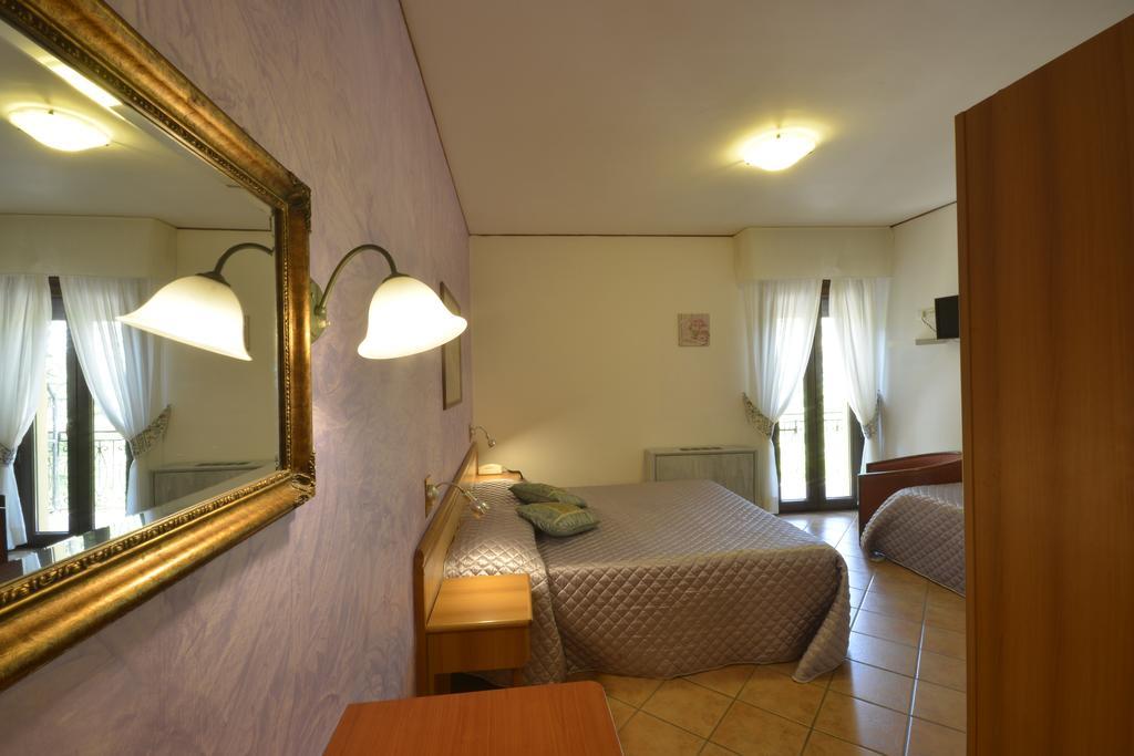 Hotel Pineta Ristorante Country House In Fabriano Campodonico エクステリア 写真