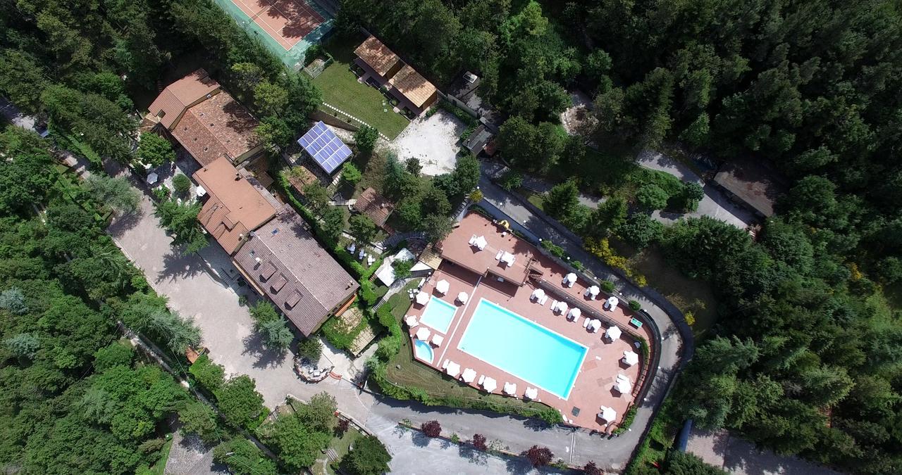 Hotel Pineta Ristorante Country House In Fabriano Campodonico エクステリア 写真