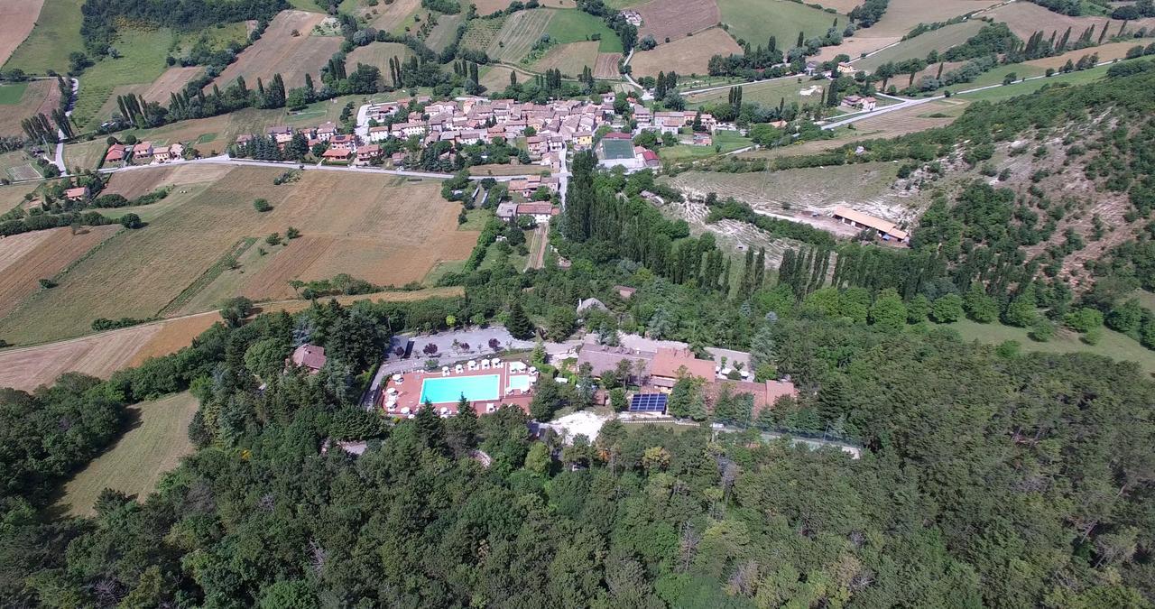 Hotel Pineta Ristorante Country House In Fabriano Campodonico エクステリア 写真